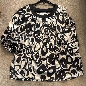 Dana Kay Black and White Patterned Blouse